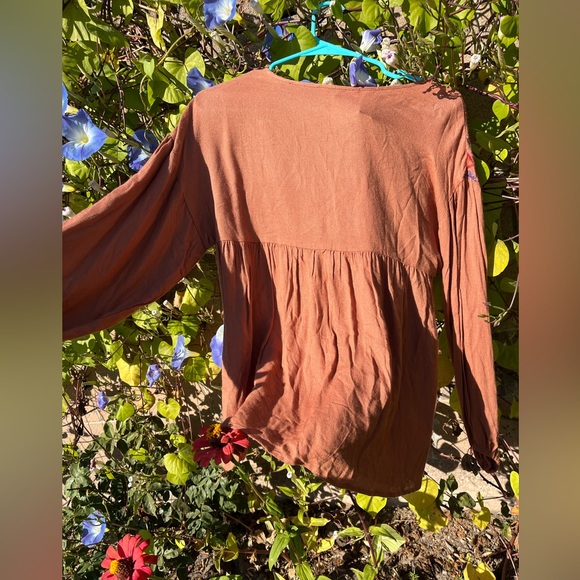 Savanna Jane Blouse NWT Classic Bohemian Style Embroidered Floral Pretty - Picture 3 of 3